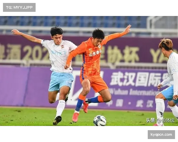 山东泰山边路进攻犀利 刘洋插上助攻威胁大